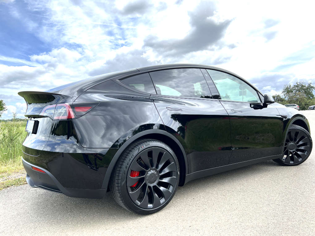 Tesla Model Y Performance »